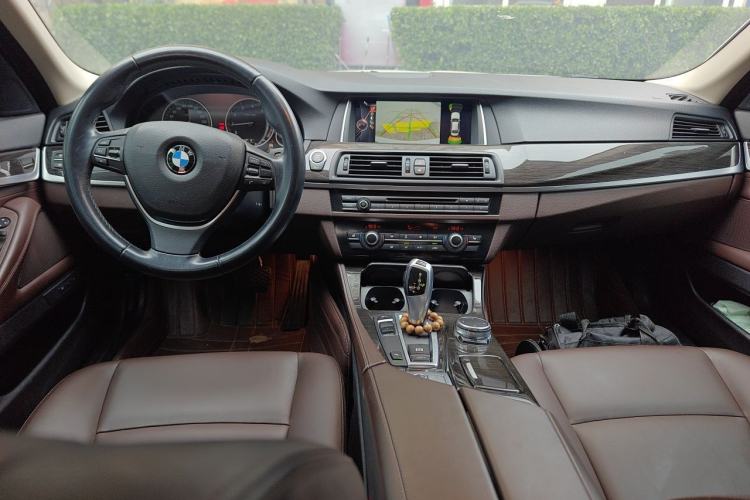 Used BMW 5 Series 2017 525Li Luxury Design Package Center Console
