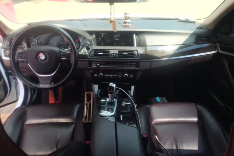 Used BMW 5 Series 2017 525Li Luxury Design Package Center Console