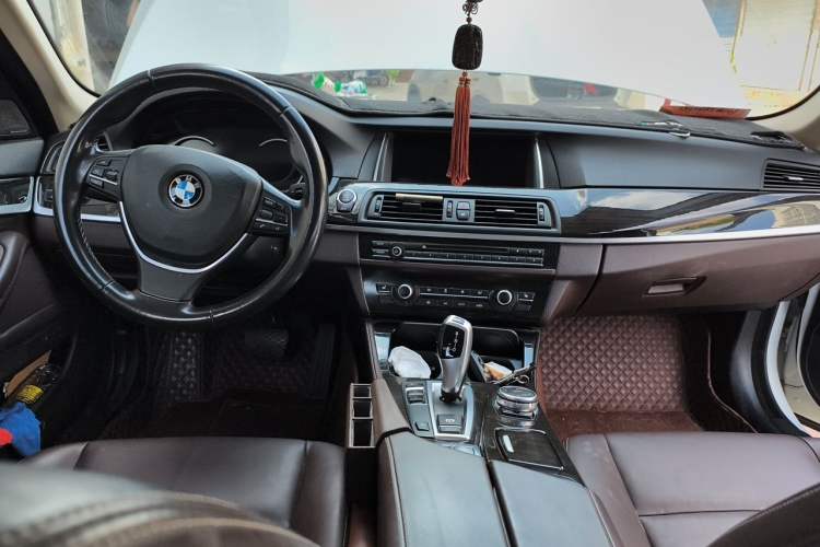 Used BMW 5 Series 2017 525Li Luxury Design Package Center Console