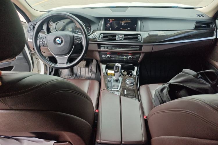Used BMW 5 Series 2017 525Li Luxury Design Package Center Console
