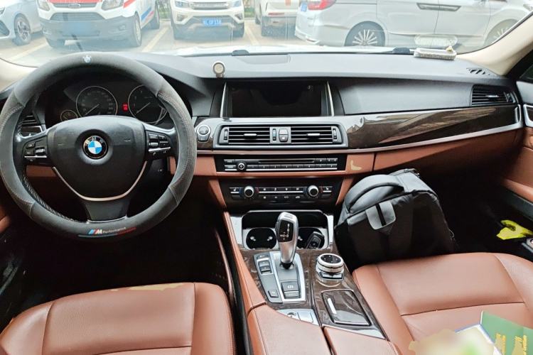 Used BMW 5 Series 2017 525Li Leading Model Center Console