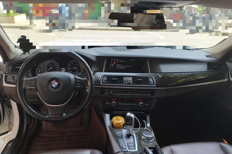 Used BMW 5 Series 2017 525Li Luxury Design Package Center Console