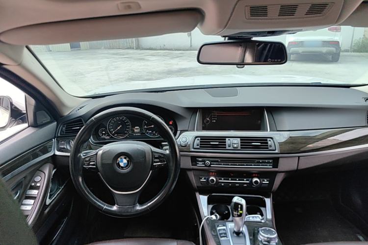 Used BMW 5 Series 2017 525Li Luxury Design Package Center Console