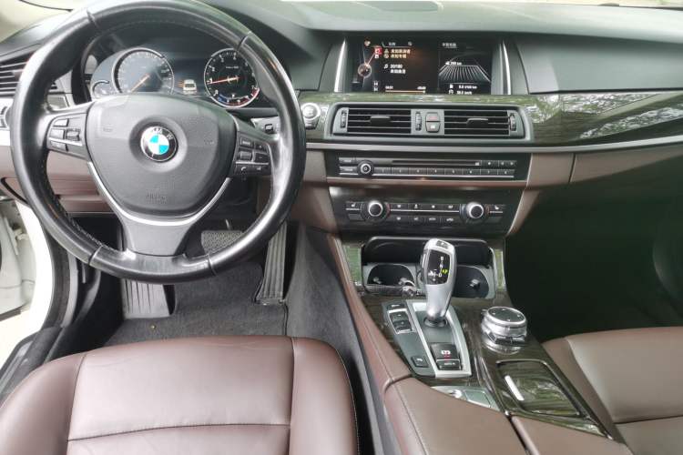 Used BMW 5 Series 2017 525Li Luxury Design Package Center Console
