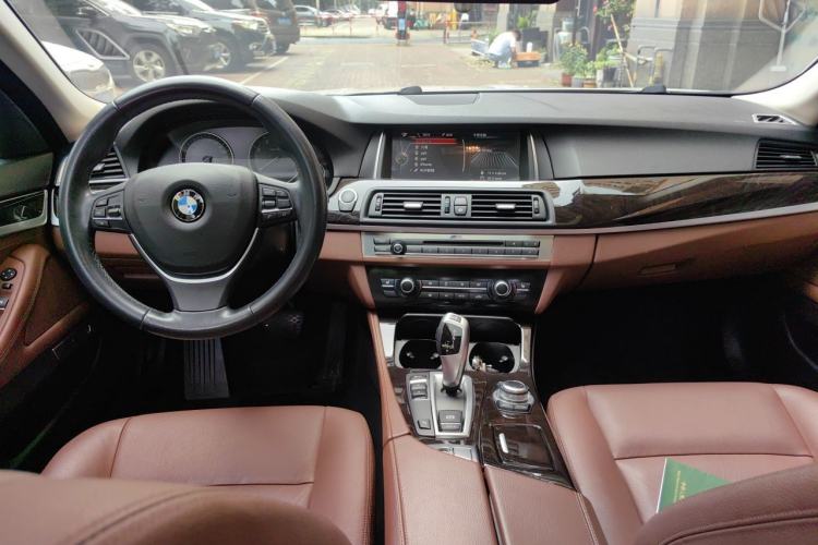 Used BMW 5 Series 2017 525Li Leading Model Center Console