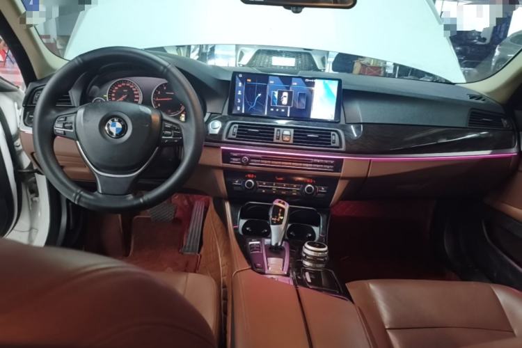 Used BMW 5 Series 2017 525Li Leading Model Center Console
