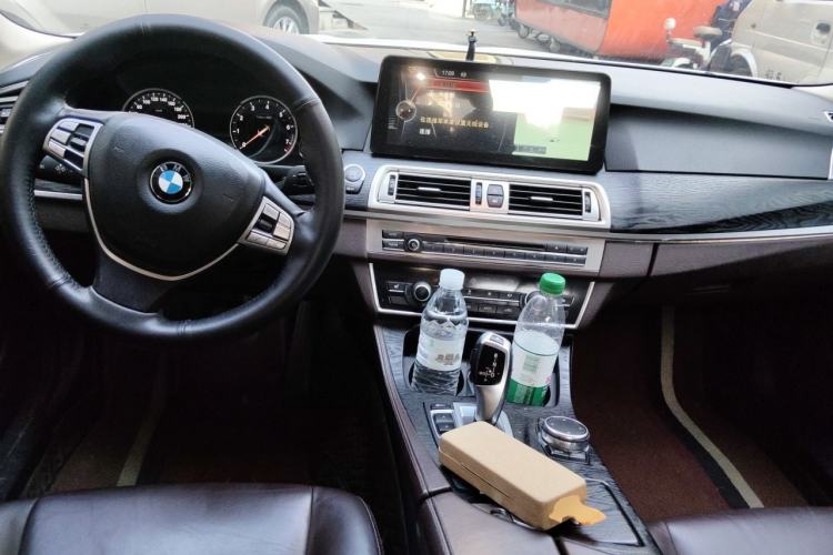 Used BMW 5 Series 2017 525Li Luxury Design Package Center Console