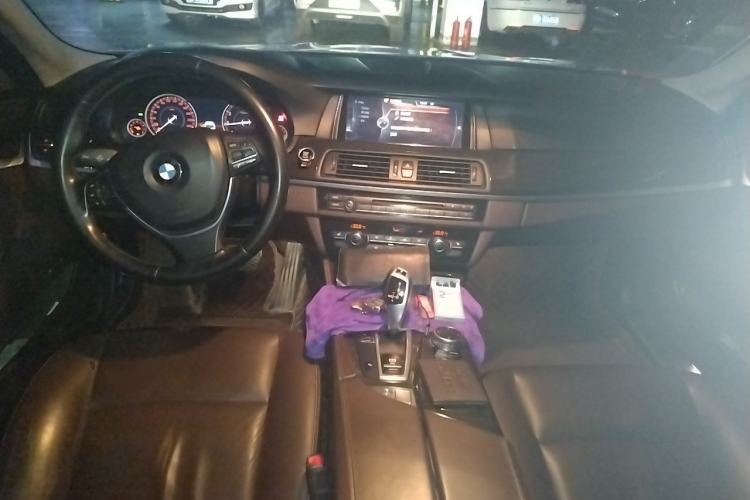 Used BMW 5 Series 2017 525Li Luxury Design Package Center Console