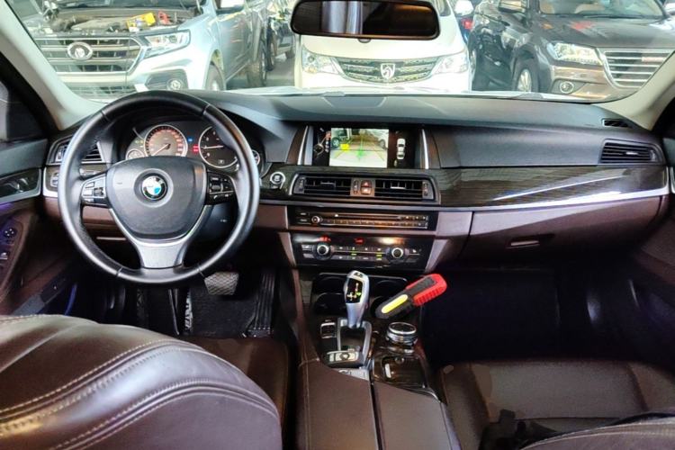 Used BMW 5 Series 2017 525Li Luxury Design Package Center Console