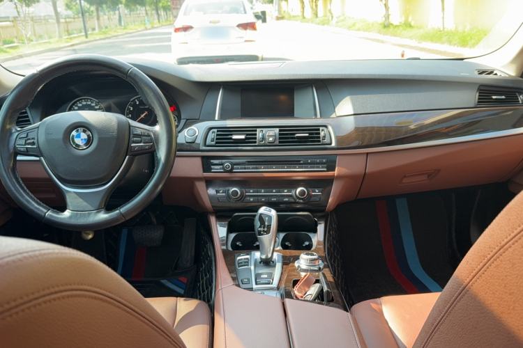 Used BMW 5 Series 2017 525Li Leading Model Center Console