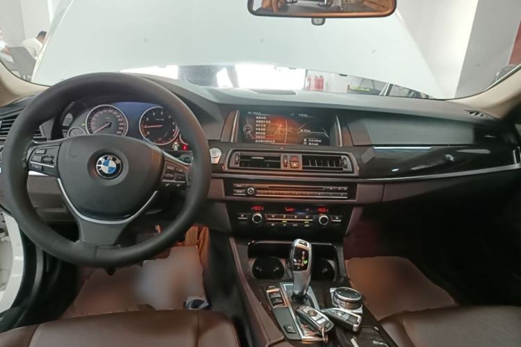 Used BMW 5 Series 2017 525Li Luxury Design Package Center Console