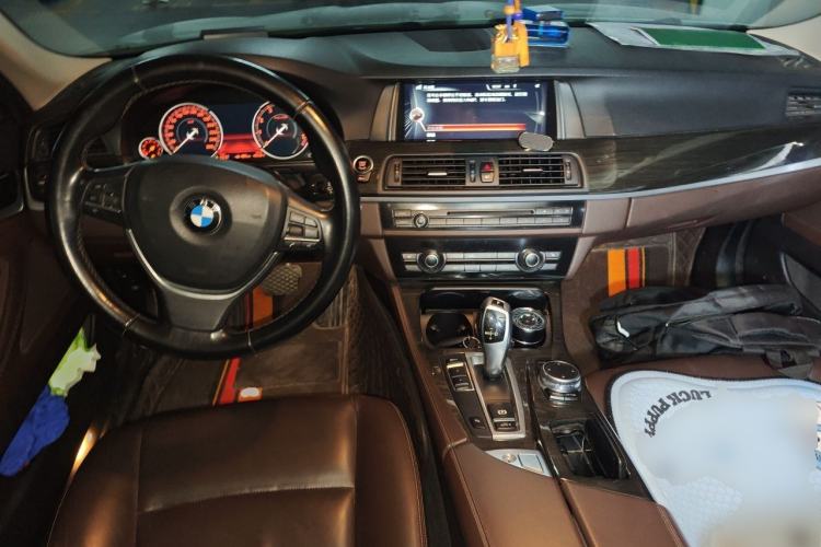 Used BMW 5 Series 2017 525Li Luxury Design Package Center Console