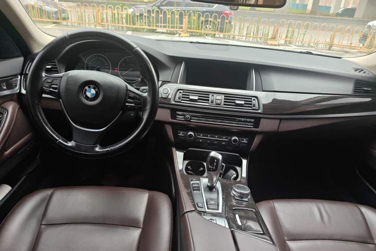 Used BMW 5 Series 2017 525Li Leading Model Center Console