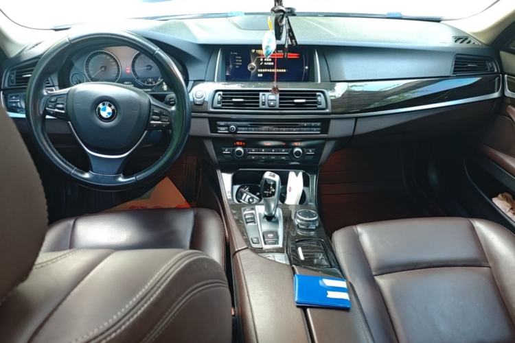 Used BMW 5 Series 2017 525Li Luxury Design Package Center Console