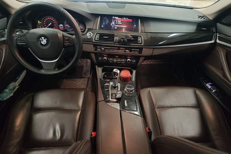 Used BMW 5 Series 2017 525Li Luxury Design Package Center Console