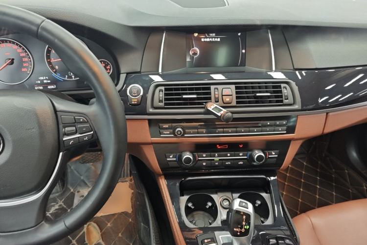 Used BMW 5 Series 2017 520Li Elegant Edition Center Console