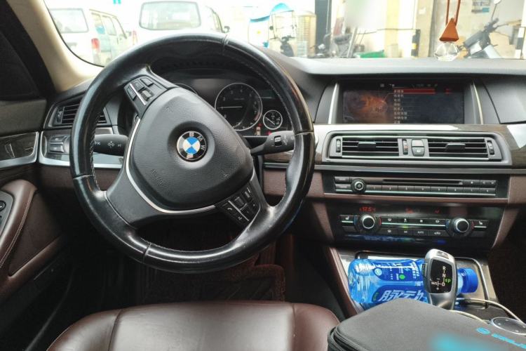 Used BMW 5 Series 2017 525Li Luxury Design Package Center Console