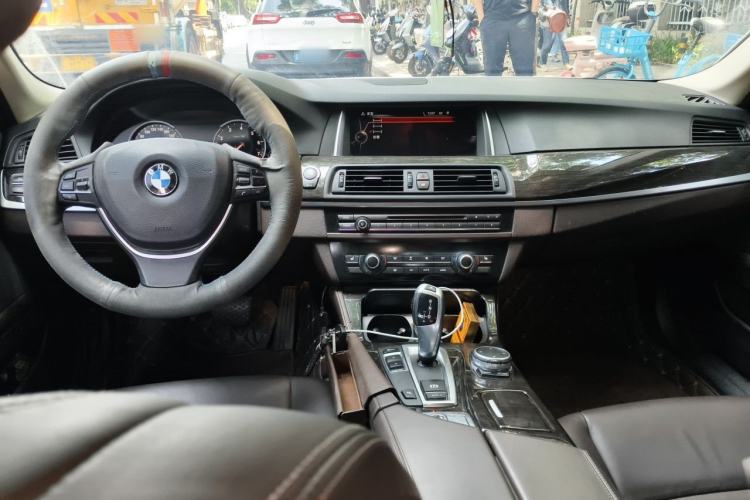 Used BMW 5 Series 2017 525Li Luxury Design Package Center Console