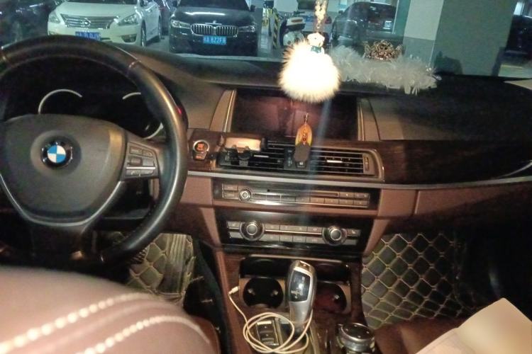 Used BMW 5 Series 2017 525Li Luxury Design Package Center Console