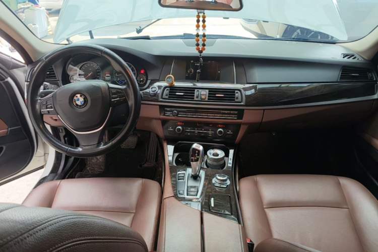 Used BMW 5 Series 2017 525Li Leading Model Center Console