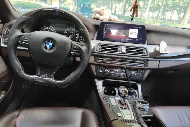 Used BMW 5 Series 2017 525Li Luxury Design Package Center Console