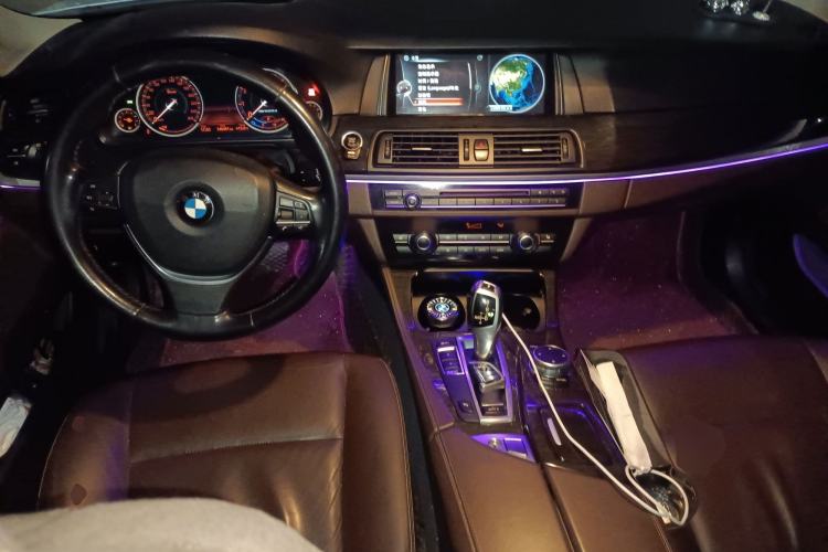 Used BMW 5 Series 2017 525Li Luxury Design Package Center Console