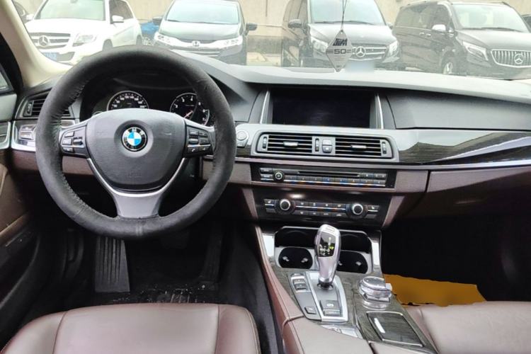 Used BMW 5 Series 2017 525Li Luxury Design Package Center Console