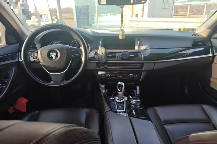 Used BMW 5 Series 2017 525Li Luxury Design Package Center Console