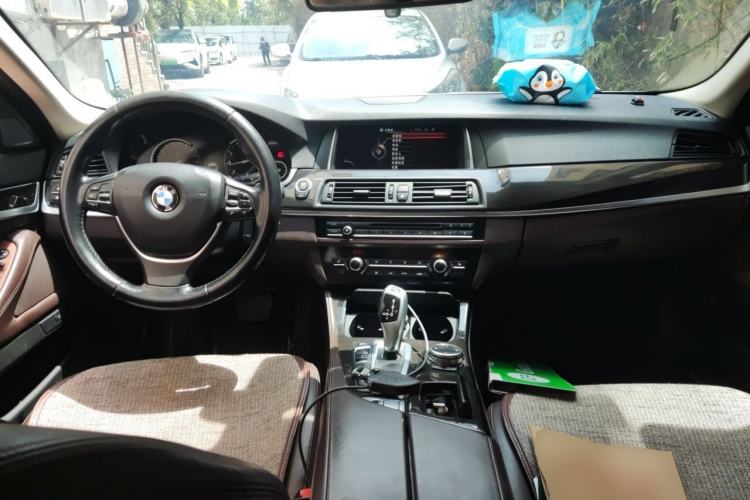 Used BMW 5 Series 2017 525Li Luxury Design Package Center Console