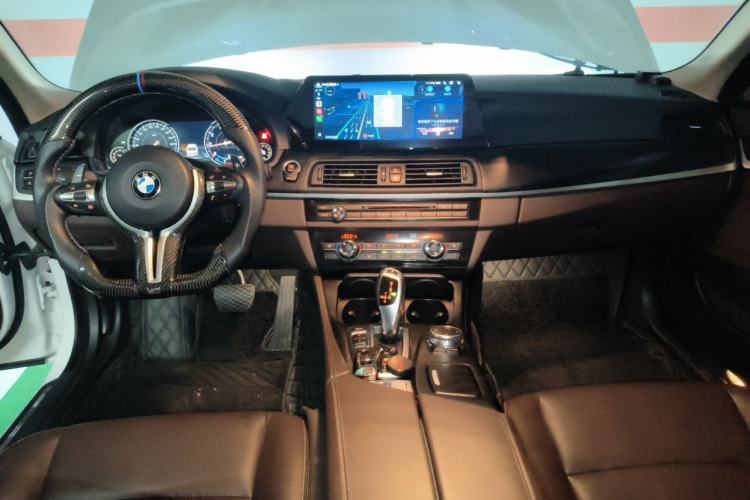 Used BMW 5 Series 2017 525Li Luxury Design Package Center Console