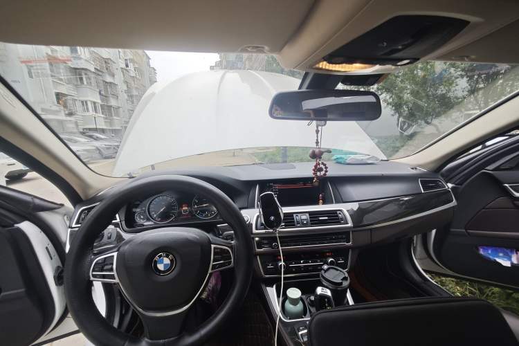 Used BMW 5 Series 2017 525Li Luxury Design Package Center Console