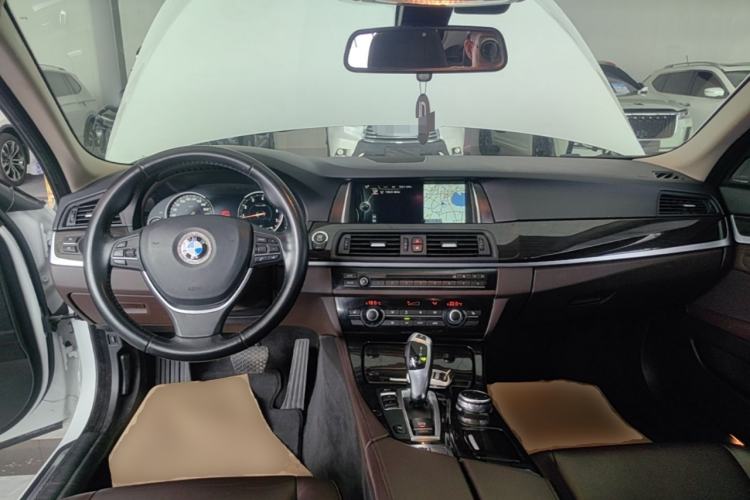 Used BMW 5 Series 2017 525Li Luxury Design Package Center Console