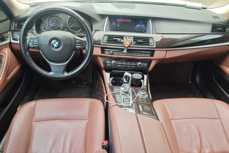 Used BMW 5 Series 2017 525Li Leading Model Center Console