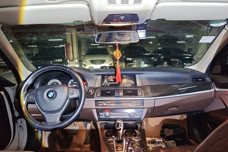 Used BMW 5 Series 2017 525Li Luxury Design Package Center Console