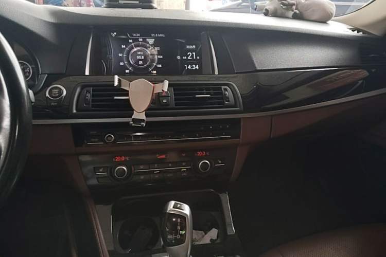 Used BMW 5 Series 2017 525Li Leading Model Center Console