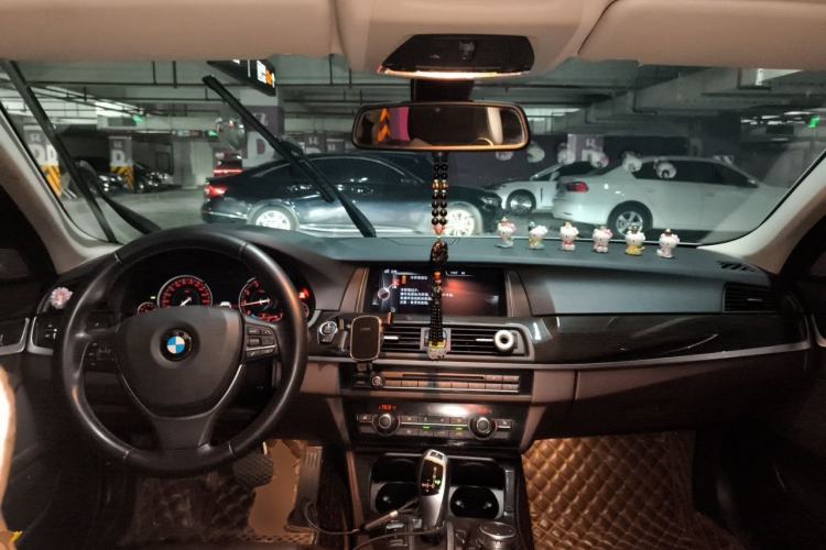 Used BMW 5 Series 2017 525Li Luxury Design Package Center Console