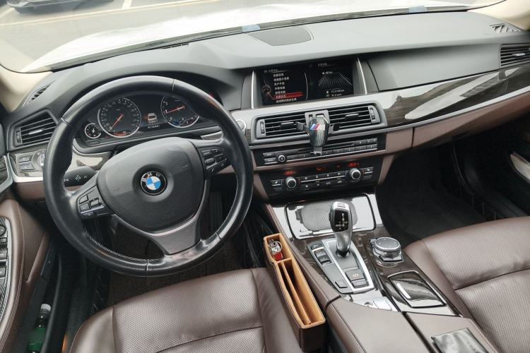 Used BMW 5 Series 2017 525Li Luxury Design Package Center Console
