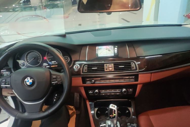 Used BMW 5 Series 2017 525Li Leading Model Center Console
