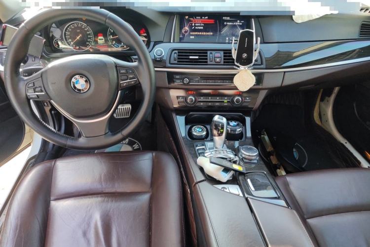 Used BMW 5 Series 2017 525Li Luxury Design Package Center Console