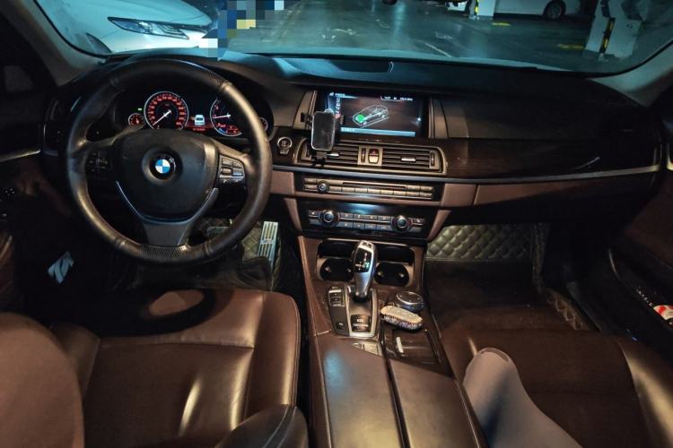 Used BMW 5 Series 2017 525Li Luxury Design Package Center Console