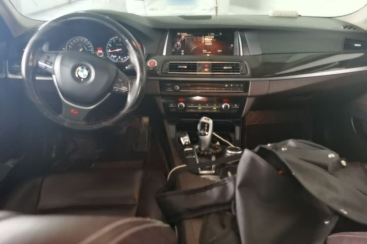 Used BMW 5 Series 2017 525Li Luxury Design Package Center Console