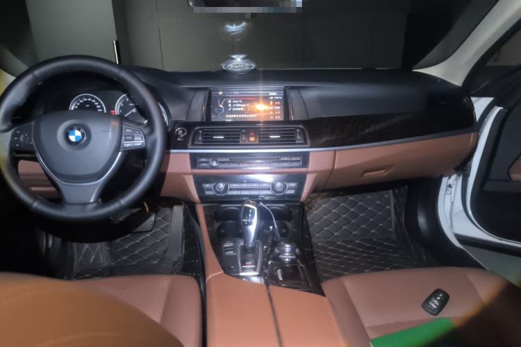 Used BMW 5 Series 2017 525Li Leading Model Center Console
