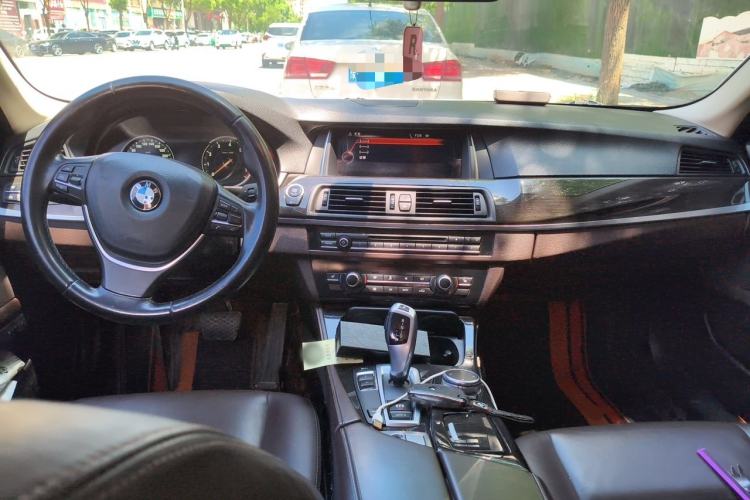 Used BMW 5 Series 2017 525Li Luxury Design Package Center Console