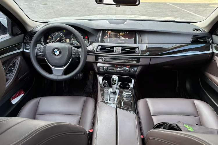 Used BMW 5 Series 2017 525Li Luxury Design Package Center Console