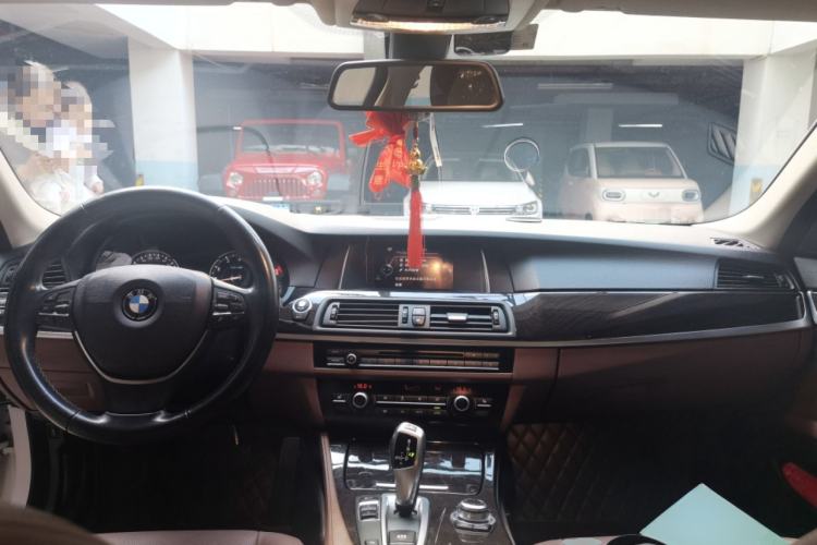 Used BMW 5 Series 2017 525Li Leading Model Center Console