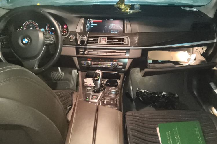 Used BMW 5 Series 2017 525Li Luxury Design Package Center Console