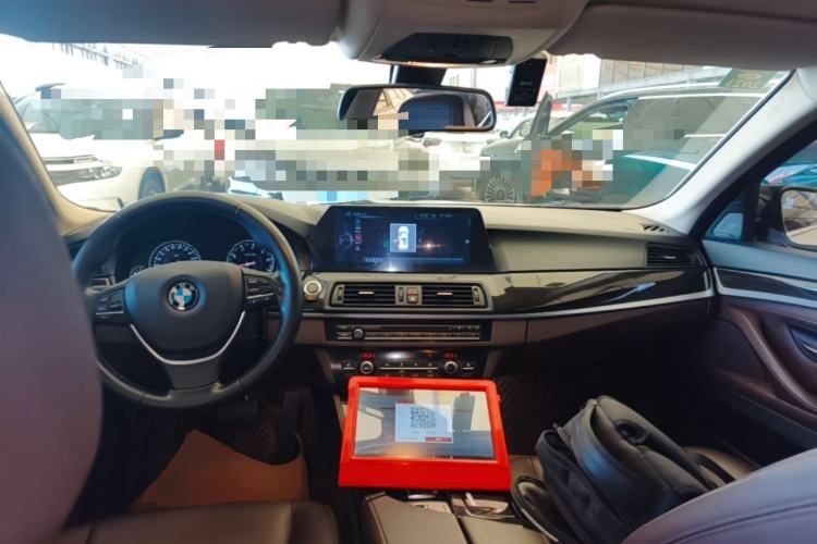 Used BMW 5 Series 2017 525Li Luxury Design Package Center Console