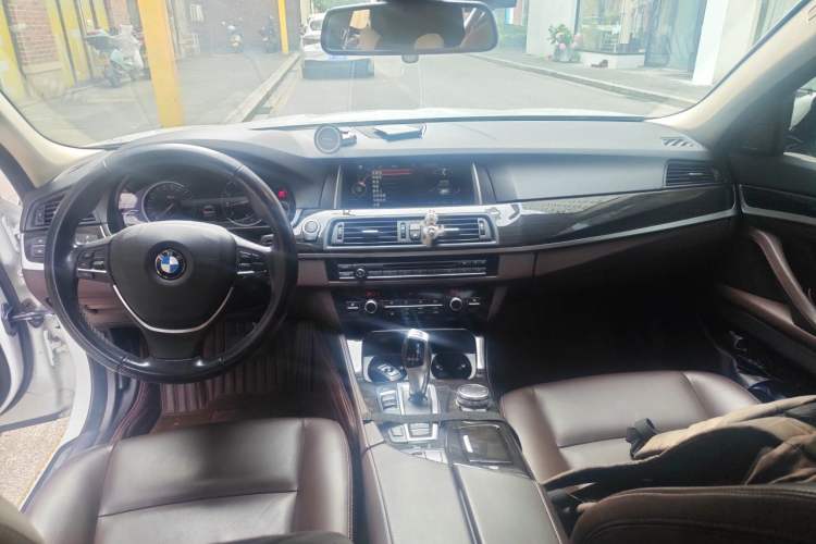 Used BMW 5 Series 2017 525Li Luxury Design Package Center Console
