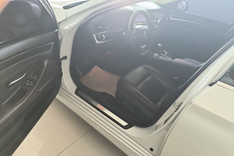 Used BMW 5 Series 2017 525Li Luxury Design Package Driver Seat