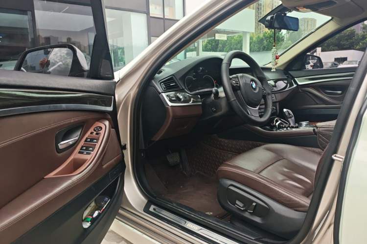 Used BMW 5 Series 2017 525Li Luxury Design Package Driver Seat